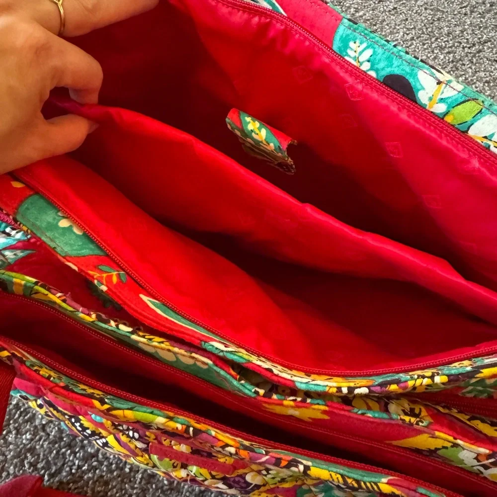 Vera Bradley Large multi compartment weekender bag diaper bag - Picture 8 of 9